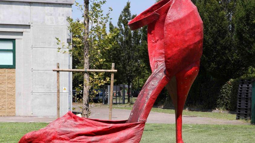 La sagra del kitsch tra pesci, compassi e Parmigiano Reggiano