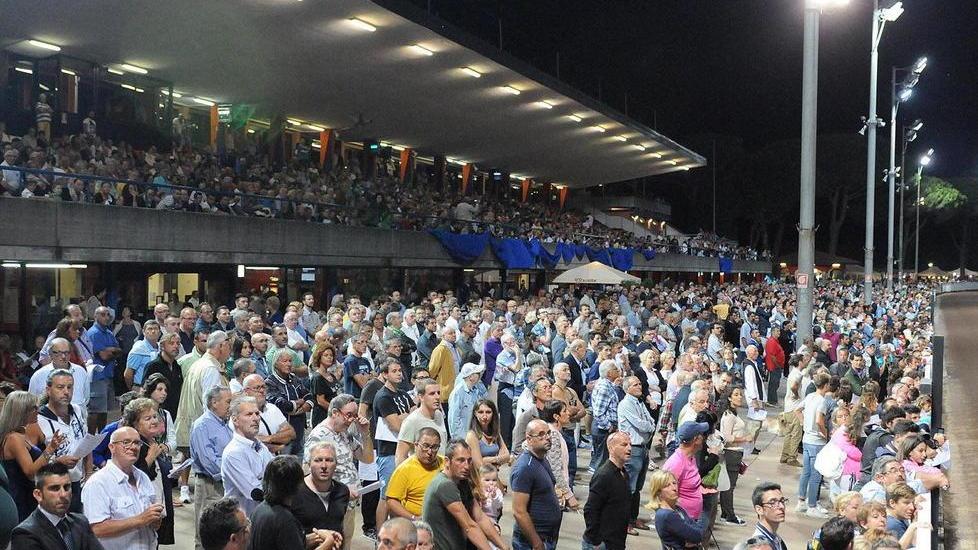 Colori, musica, adrenalina: lo spettacolo del trotto