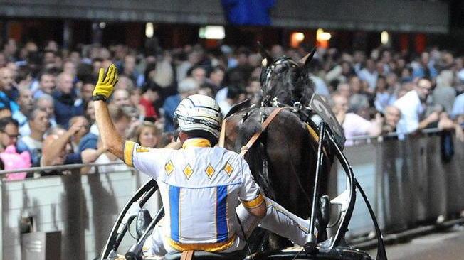 Mack Grace Sm cala lo storico poker