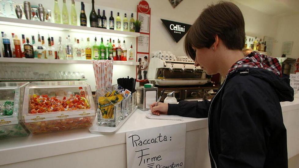 I parrocchiani sono in vacanza e il sacerdote fa slittare il patrono 