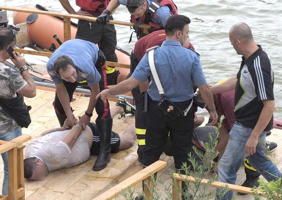 Arresti domiciliari per i rom che si erano gettati in Arno
