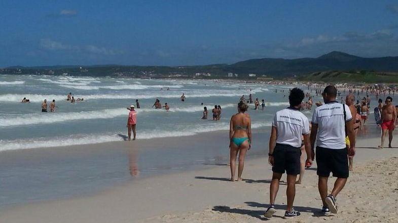 I bagnanti rischiano la vita in mare superlavoro per evitare tragedie