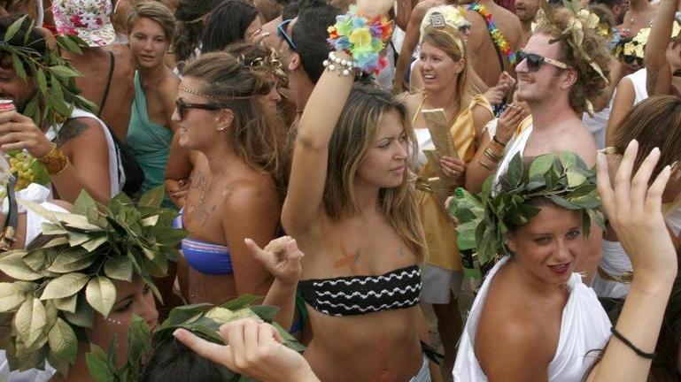 In migliaia alla festa degli dei dell’Olimpo