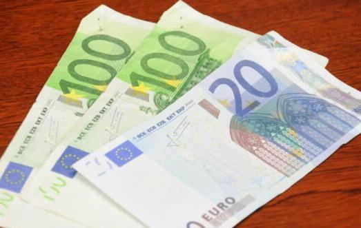 Ancora soldi fasulli, caccia alla banda di falsari 