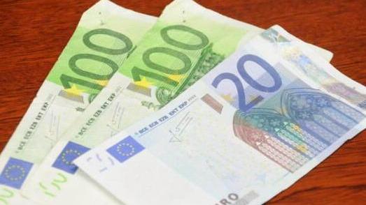 Ancora soldi fasulli, caccia alla banda di falsari