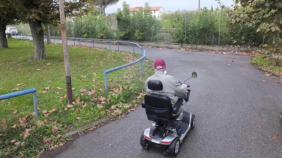 Rubano la carrozzina di un disabile