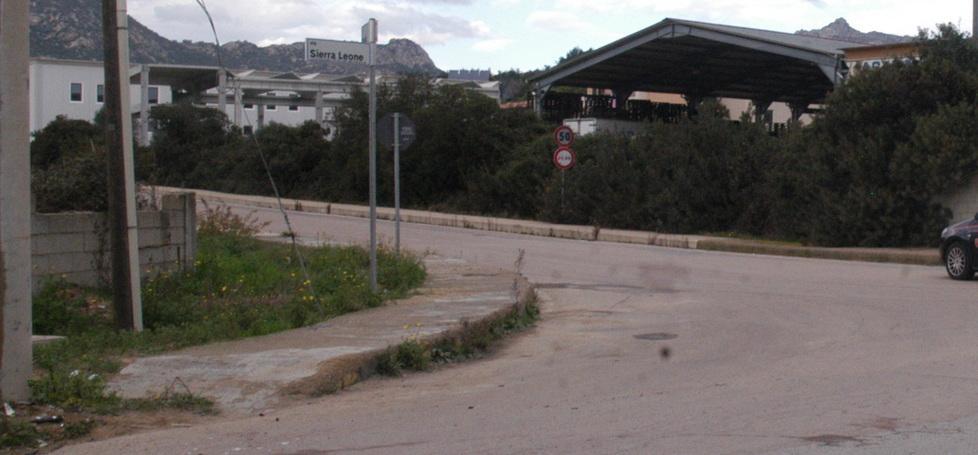 Il titolare: «È successo all’esterno, ora vigileremo anche sulla strada»