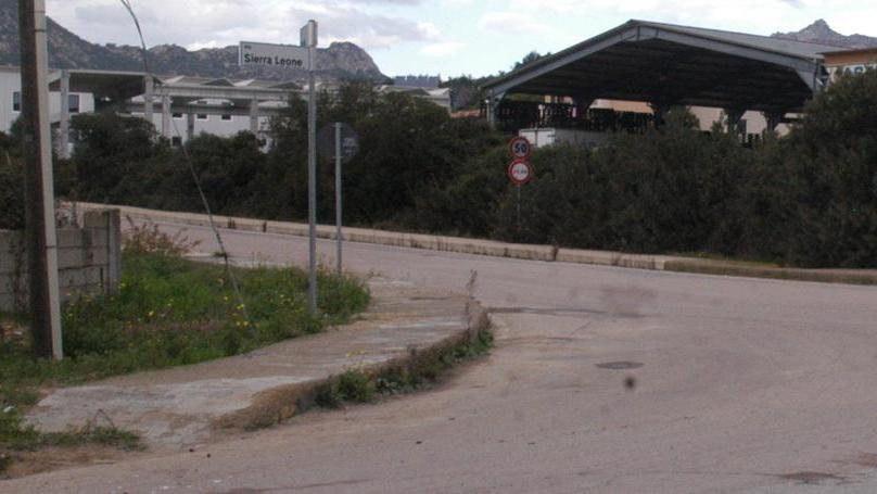 Il titolare: «È successo all’esterno, ora vigileremo anche sulla strada»