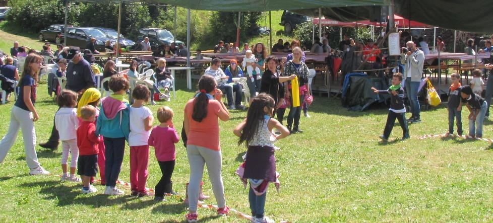 Giochi e stand alla festa di Santa Maria
