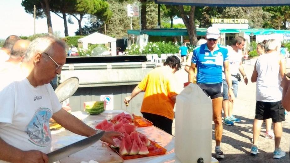 La carica dei mille podisti per il giro del Lago