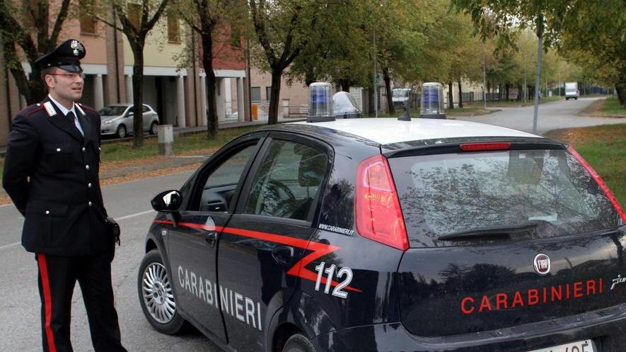 Aggredisce la suocera per un debito non pagato