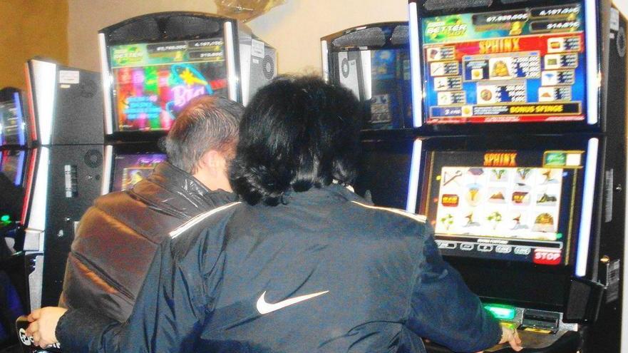 Razzìa di slot machine in un bar di Bosco di Scandiano