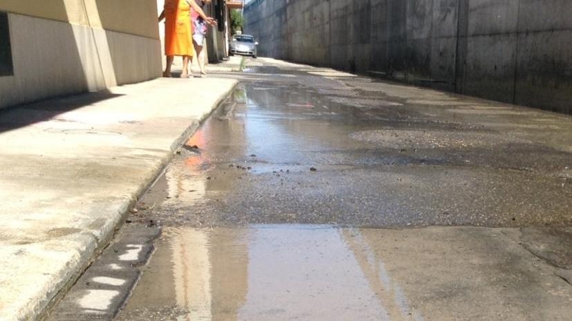 Strade allagate da perdite d’acqua: una piaga infinita