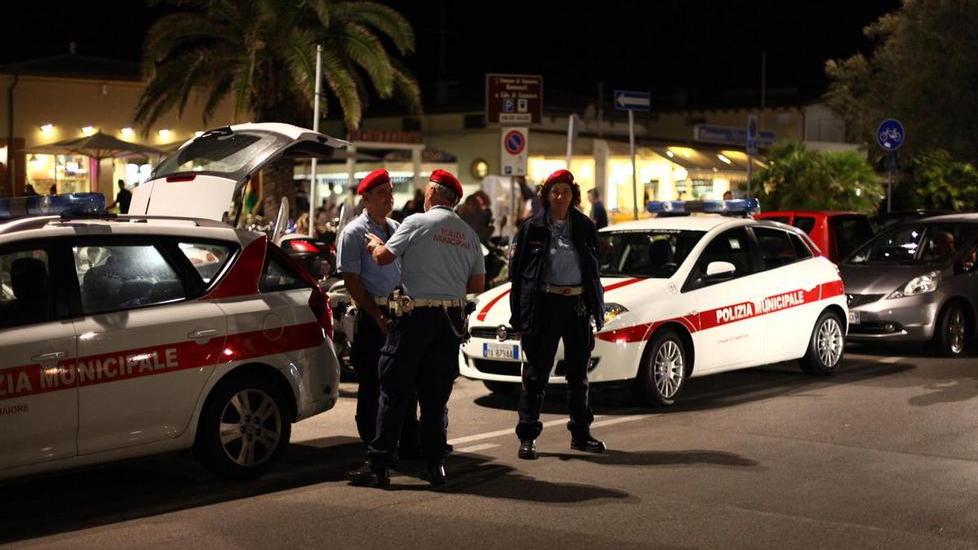 Cinquanta multe e 135 punti tolti in poche ore dai vigili