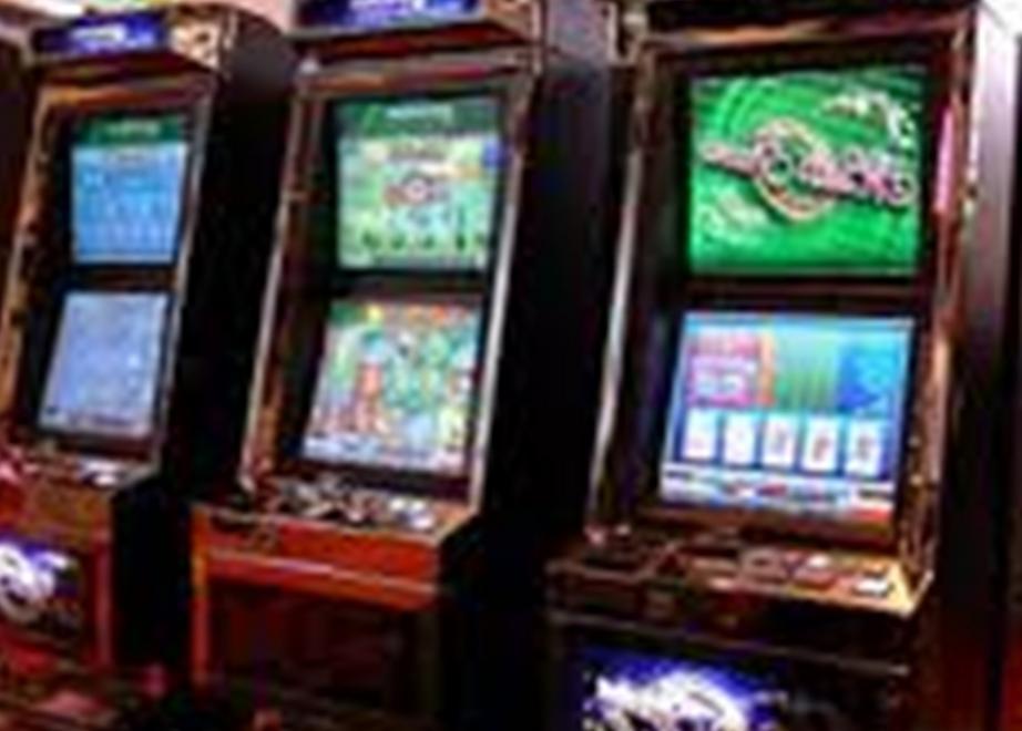 Niente slot machine a meno di 500 metri dalle scuole 