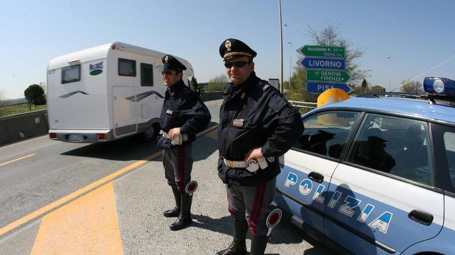 Pellicce e oro nell’auto: denunciati per ricettazione