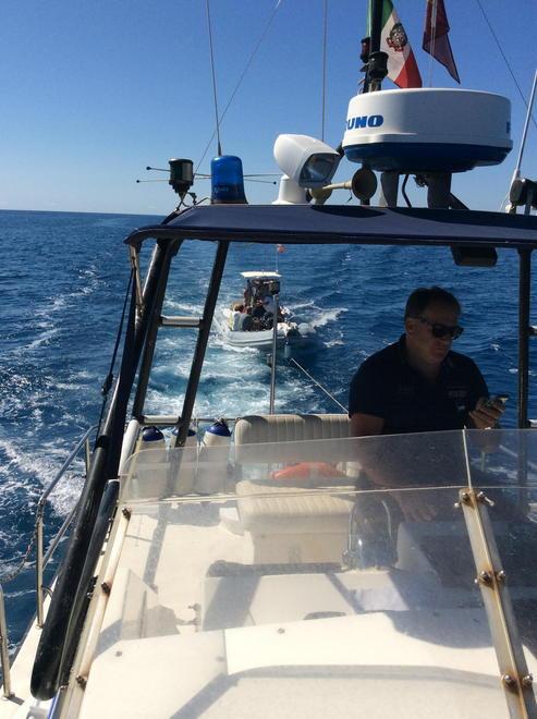 Gommone alla deriva alle Formiche, salvati dalla polizia 