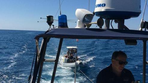 Gommone alla deriva alle Formiche, salvati dalla polizia
