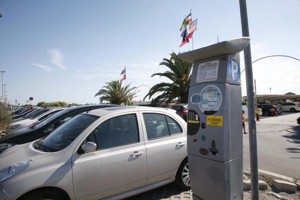 Serve il numero di targa per parcheggiare sulle Marine 