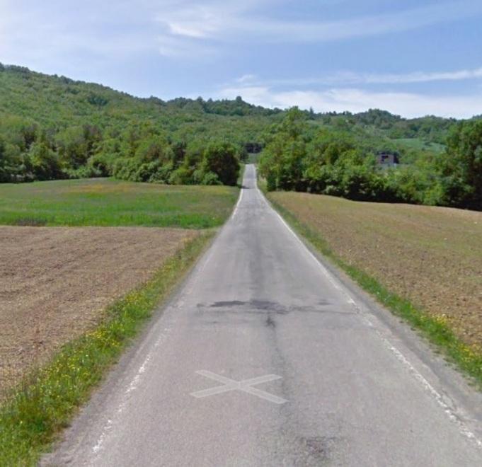 Cade dalle scale del fienile e muore 