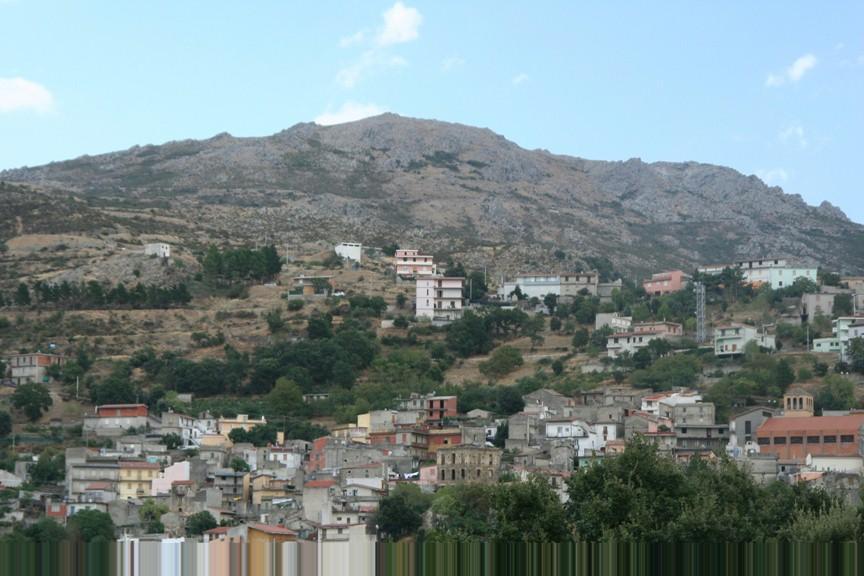 Tensione a Sadali: migranti in rivolta contro polizia e carabinieri 