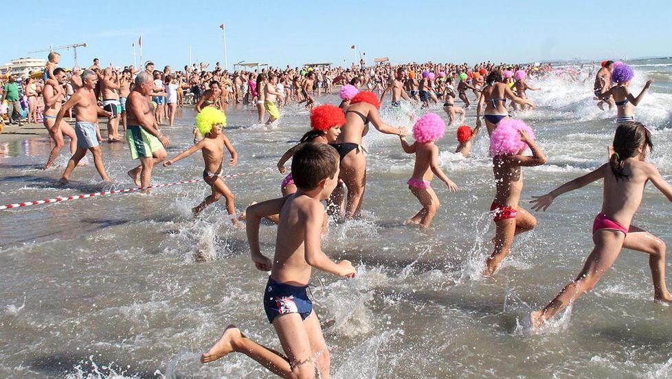 Tutta Lido si tuffa per aiutare i bimbi malati 
