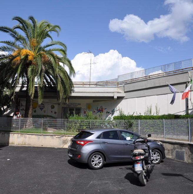 Bufera sul caso della Fogazzaro «Crollo del tetto tenuto nascosto» 