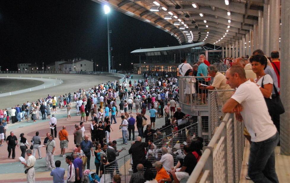 Serata di gala ai Pini, si corre il Città di Follonica 
