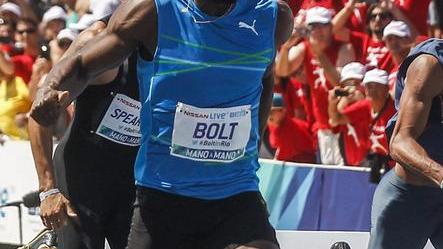 Bolt vince i 100 metri corsi sulla spiaggia