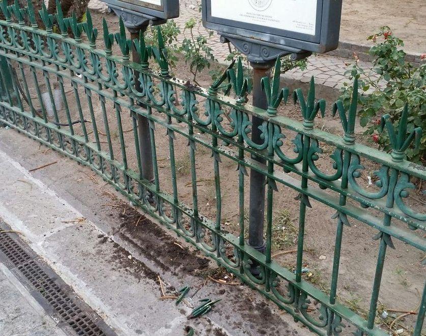 Lastra di metallo per coprire la buca in attesa del vetro