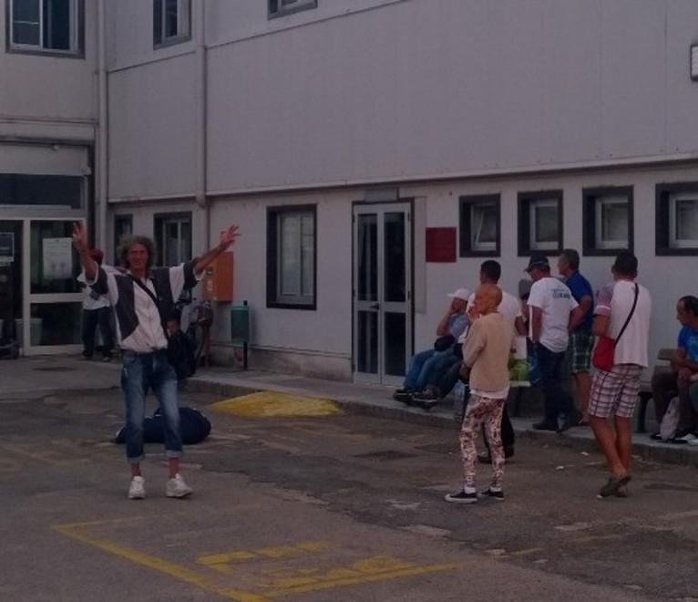 Un’altra notte di paura nel dormitorio