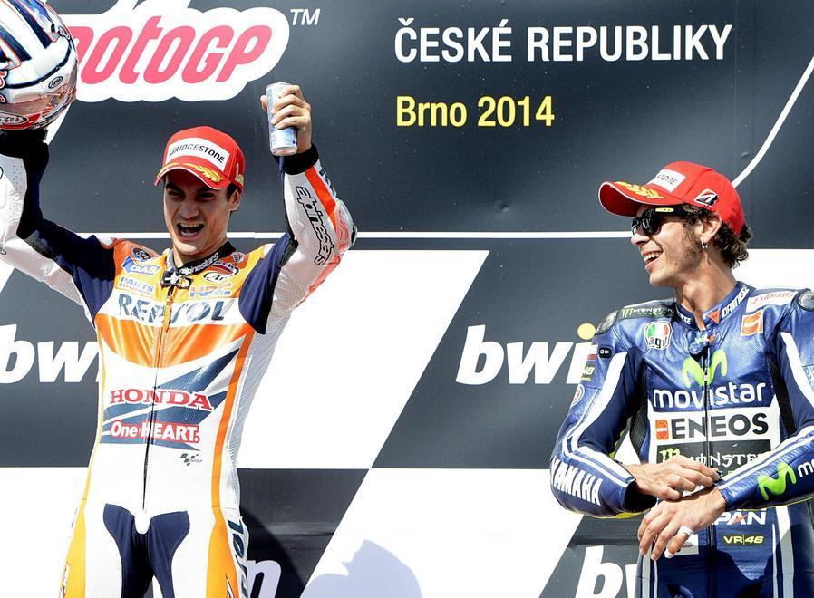 Marquez si ferma a Brno e cede il podio a Rossi 