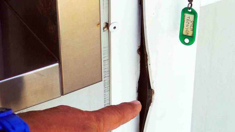 Furto al distributore Scassinato il cambiasoldi