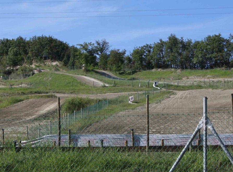 Rovinosa caduta sulla pista da cross 
