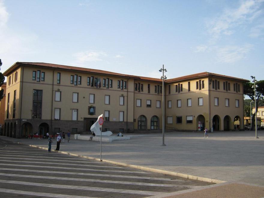 Paura in Comune: una donna “sequestrata” in ascensore 
