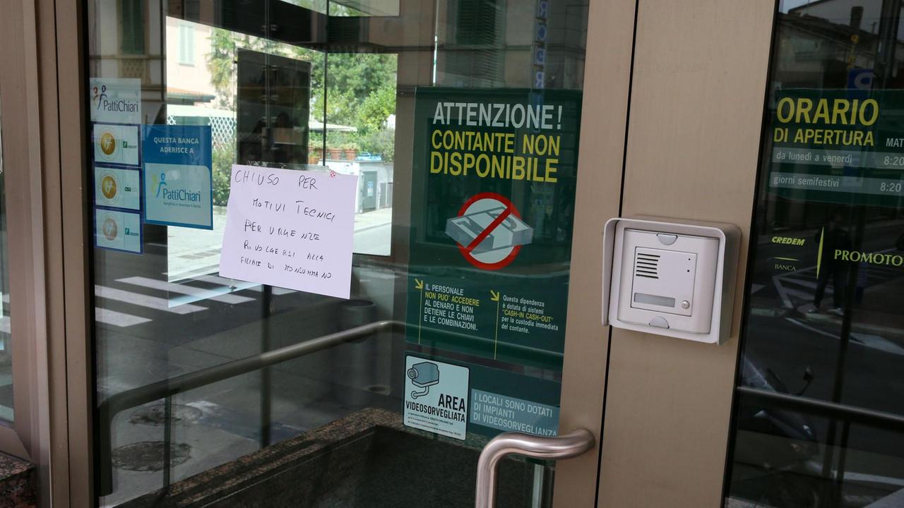 Cercava lavoro, rapina pochi euro in banca e viene subito preso