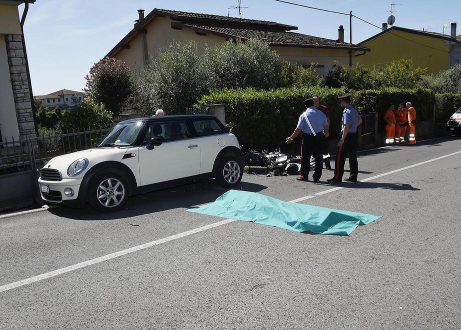 I funerali del motociclista nella chiesa di S. Maria della Neve 