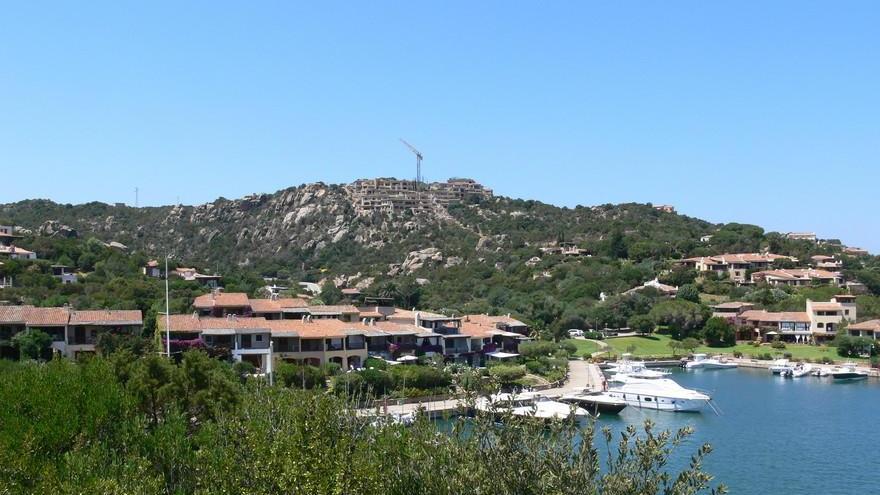 Vigilantes irregolari sorpresi in una villa a Porto Cervo
