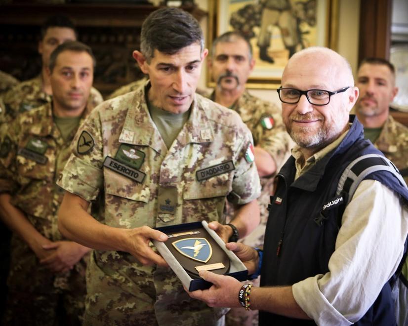 Il sindaco Nogarin: mi lancerò col paracadute insieme ai parà della Folgore 