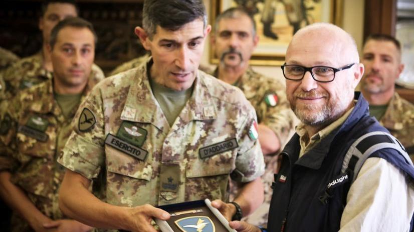 Il sindaco Nogarin: mi lancerò col paracadute insieme ai parà della Folgore