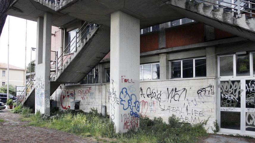 Due milioni per sistemare lo stadio e il palazzetto