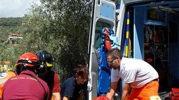 Bimba di 10 anni salva un anziano finito in un burrone