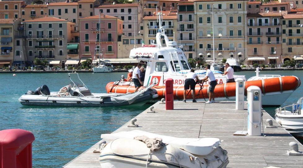Lo yacht si inabissa salvi i due naufraghi 