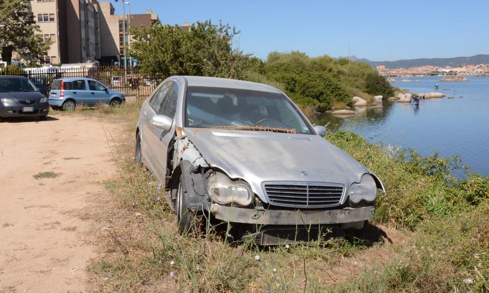 Una Mercedes con vista sul mare