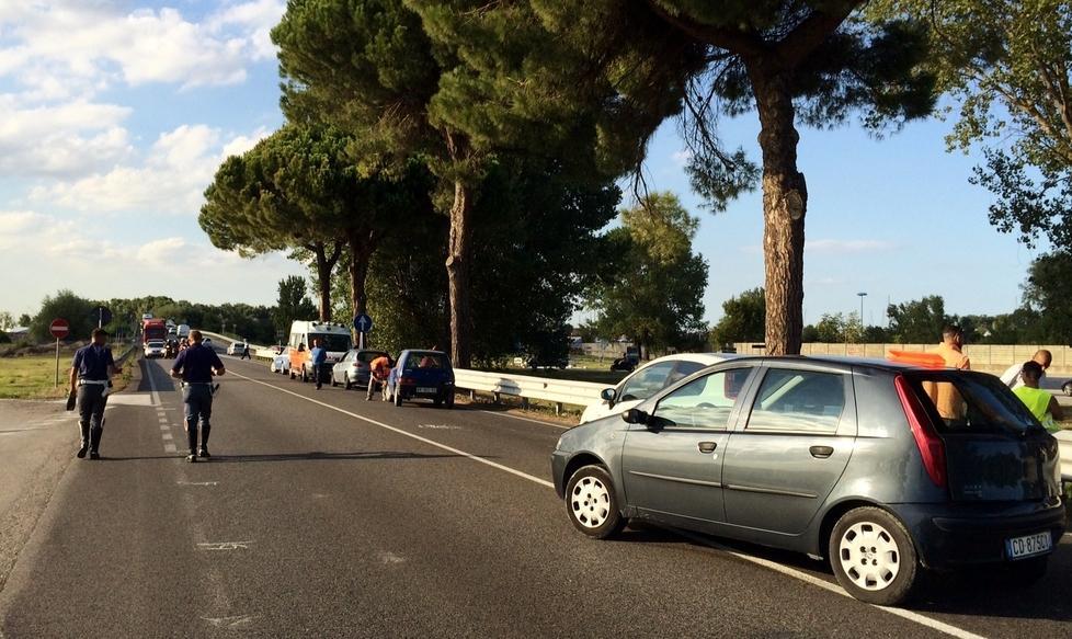 Assalto ai Lidi e traffico in tilt Poi un incidente e Romea chiusa