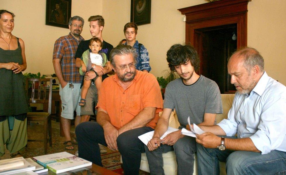 Risposta al sindaco: «Si revochi l’invito a Netanyahu»