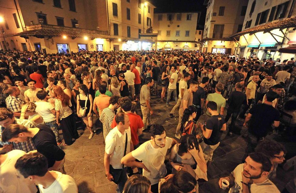 Troppi tavolini sulla Sala, multati otto esercenti 