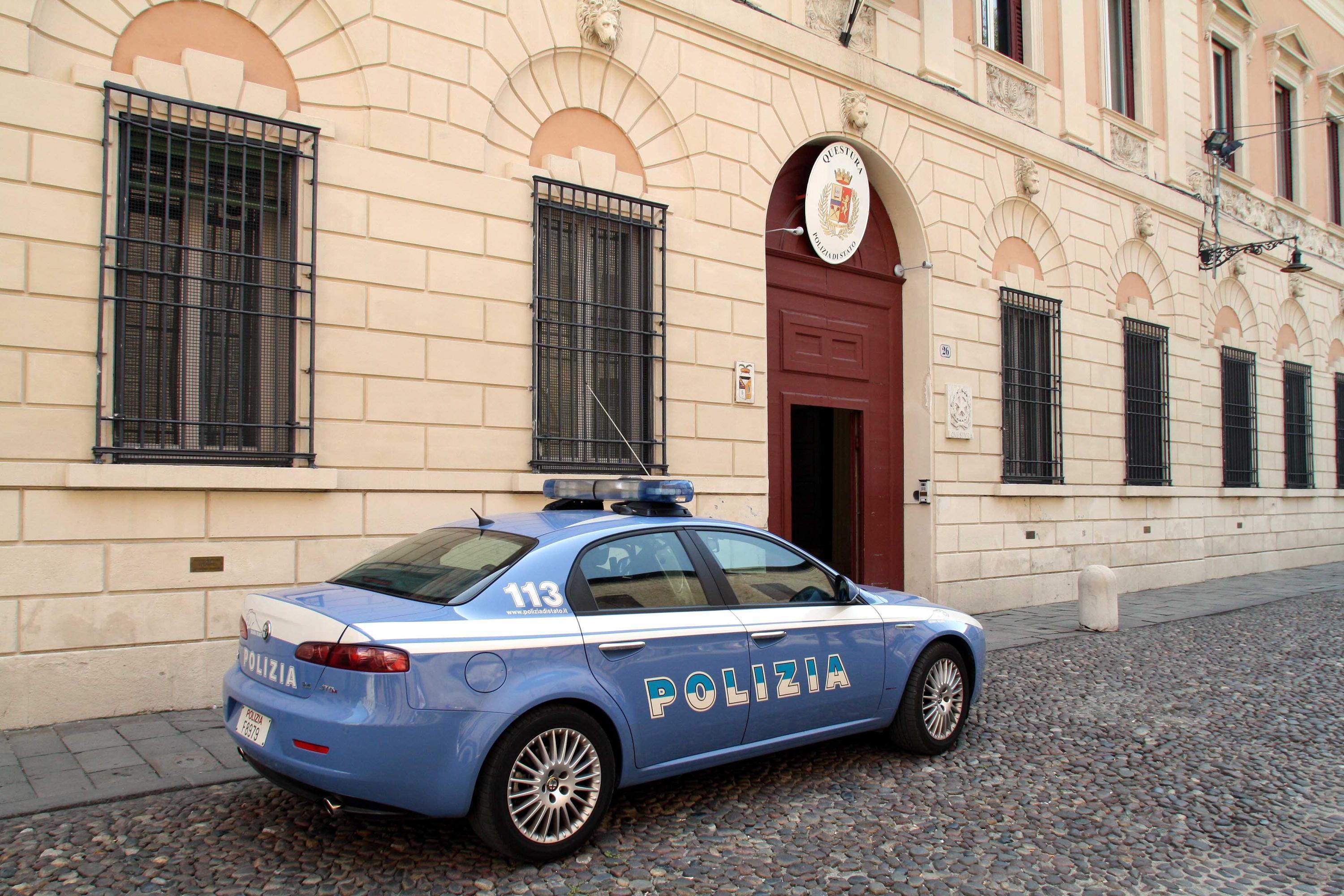 L'uomo è stato denunciato dopo il controllo da parte di una Volante di polizia