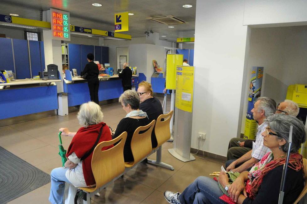 Uffici chiusi per ferie, disagi e proteste soprattutto nei piccoli centri 