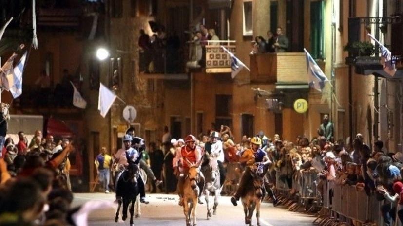 The Guardian: il palio delle ciuche è da prima pagina
